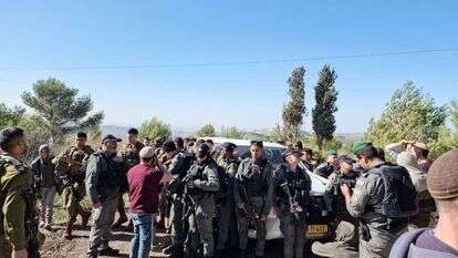 הכוחות שבאו להרוס מבנים בחומש. | ברלה קרומבי