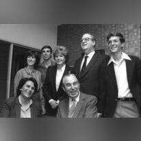 תמונה משותפת משפחת הרצוג, אורה יושבת משמאל. | גיל גולדשטיין