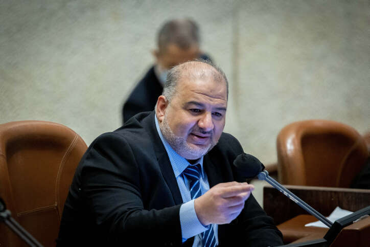 ח"כ מנסור עבאס נואם במליאת הכנסת. | יונתן זינדל/פלאש90