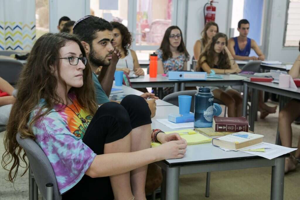 מכינת מיתרים לכיש, 2015. | אדי ישראל מכינת מיתרים לכיש, 2015. | אדי ישראל