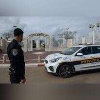 אבטחה משטרתית בפתח בית העלמין של נהריה לקראת הלוויה שהתקיימה שם אתמול. | אייל מרגולין - ג'יני