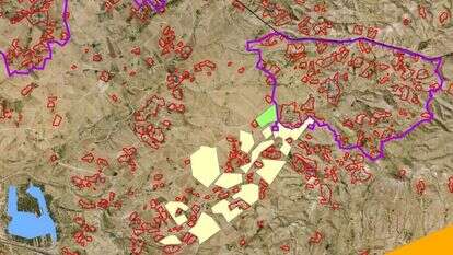 בסגול: שטח מולדה (סעווה), באדום: בנייה בלתי חוקית, בירוק: השטח שניטע, בצהוב: כלל התוכניות המתוכננות. | תנמועת רגבים