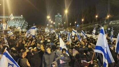 העצרת מול משרד ראש הממשלה בירושלים, היום. | דוברות בנימין
