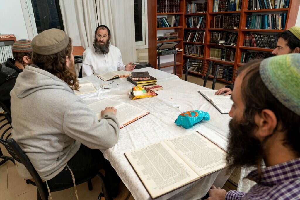 "העין עדיין מחפשת אותו". לווייתו של דימנטמן