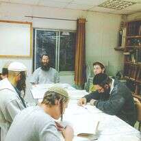 גאווה גדולה על העבר. (התמונה
הישנה )עם שני מצולמים שלא הגיעו
למפגש המחודש. | באדיבות ארכיון משפחת שהם