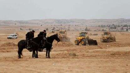 הטרקטורים של קק"ל מכשירים את השטח
לנטיעות, | AFP