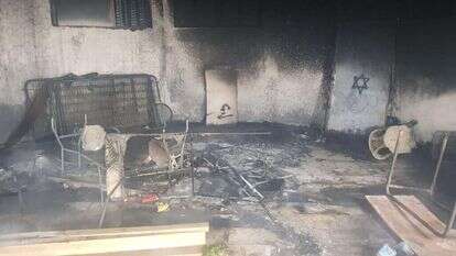 בית הכנסת שהוצת. | כיבוי אש