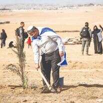 ח"כ איתמר בן גביר בנטיעות בנגב. | אריק סולטן