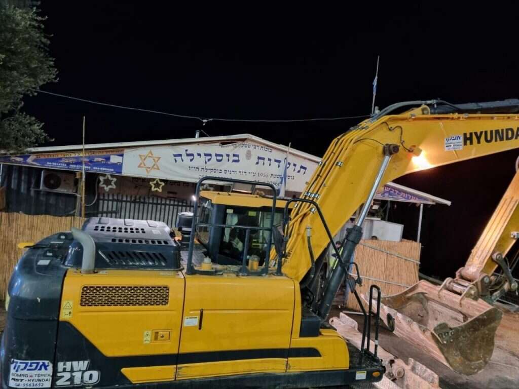 בעת הריסת המתחם. | קבוצת מדברים תקשורת