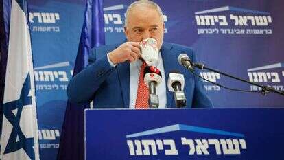 שר האוצר אביגדור ליברמן במסיבת עיתונאים. | אוליבייה פיטוסי/פלאש90 שר האוצר אביגדור ליברמן במסיבת עיתונאים. | אוליבייה פיטוסי/פלאש90