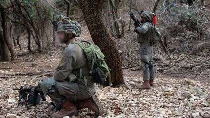 חיילי אגוז באימון לחימה בטרור גרילה. | דו"צ