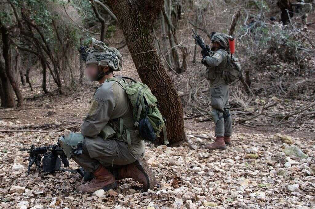 חיילי אגוז באימון לחימה בטרור גרילה. | דו"צ