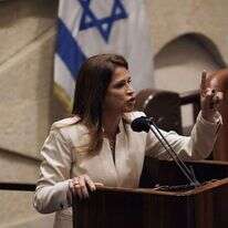 מירב בן ארי. | דובורת הכנסת, דני שם טוב