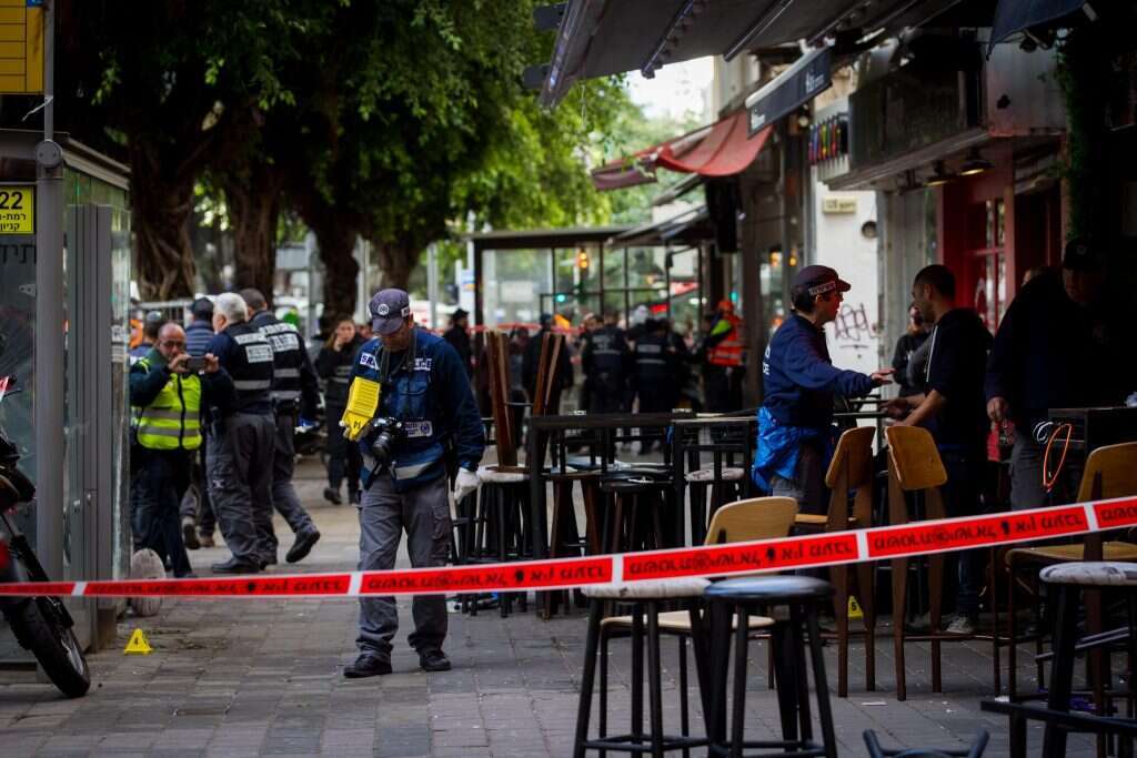 אחרי שלוש שנים הלב התחיל לכאוב. הפיגוע בפאב הסימטא, תל–אביב. | מרים אלסטר, פלאש 90