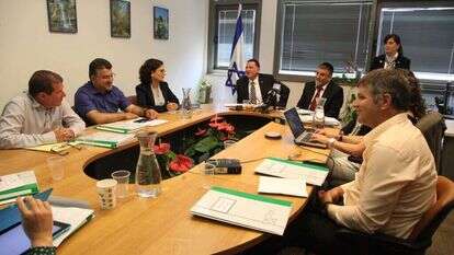 הפוליטיקה הישראלית אינה מעוניינת במגבלות על פעילותה. ישיבה של ועדת האתיקה בכנסת בעידן שבו עדיין התקיימה, 2015. | דוברות הכנסת