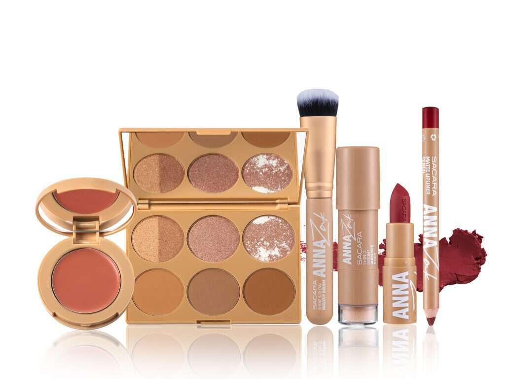 קולקציית אנה זק לסאקרה. | קית גלסמן