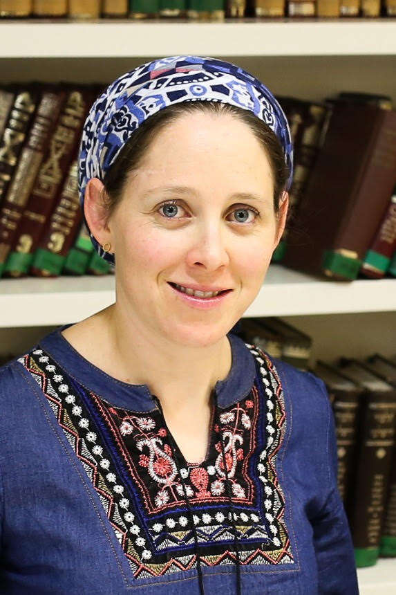 הרבנית חמוטל שובל. | לאה חנה חסון