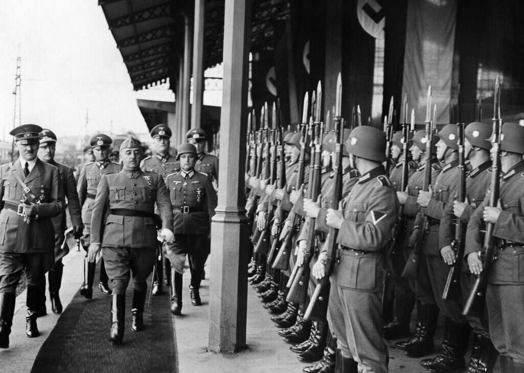 היטלר ופרנקו בעיר הגבול הצרפתית אונדאי, 1940. | גטי אימג'ס