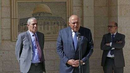 א־שייח' (משמאל) עם שר החוץ המצרי ברמאללה, בשנה שעברה. | AFP