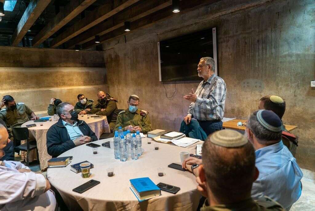 לימוד תנ"ך משותף בגוש עציון. | דובר צה"ל לימוד תנ"ך משותף בגוש עציון. | דובר צה"ל