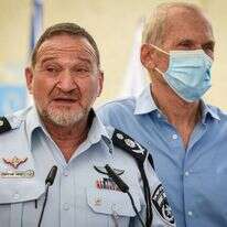 המפכ"ל שבתאי ושר הפנים עמר בר לב. | רוני עופר פלאש90