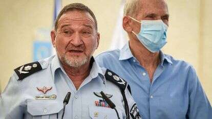 המפכ"ל שבתאי ושר הפנים עמר בר לב. | רוני עופר פלאש90