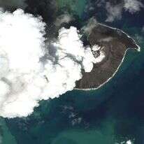 הר הגעש הונגה־טונגה־הונגה־האפאי, כחודש לפני ההתפרצות. | ף איי פי