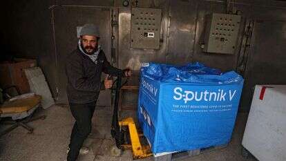 חיסוני הספוטניק מגיעים לעזה. | AFP