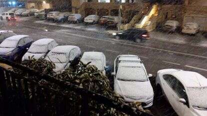 מכוניות עטויות שלג ברחוב הפלמ"ח בירושלים. | רינה נקונצ'ני