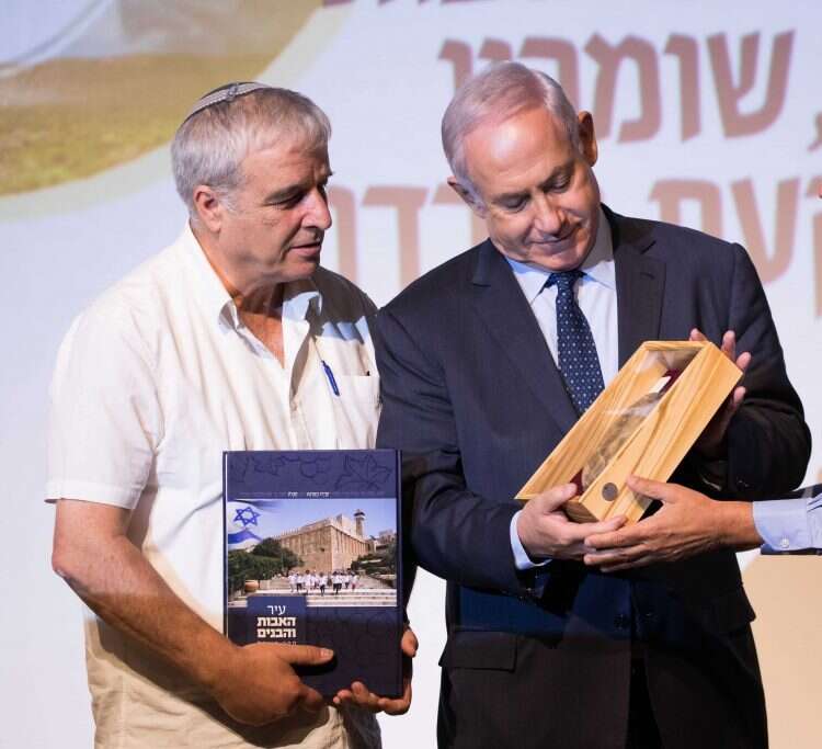 לחץ עליו לקבל את התפקיד. נתניהו ורואה. | יונתן זינדל, פלאש 90