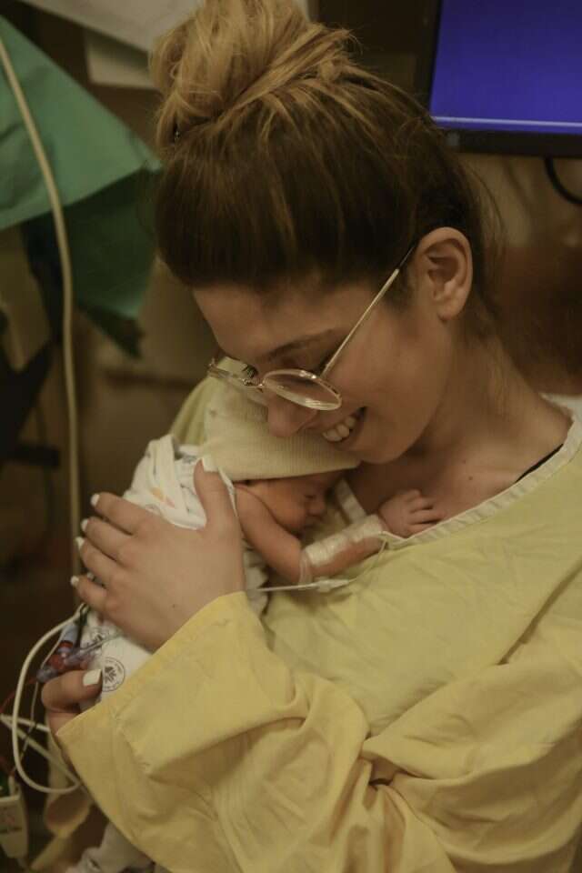 הילה דהקרקר עם הבת, פנינה. | אשר דהוקרקר