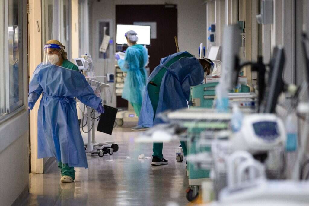 מחלקת קורונה בבית החולים הדסה עין-כרם בירושלים. | אוליבייה פיטוסי/פלאש90