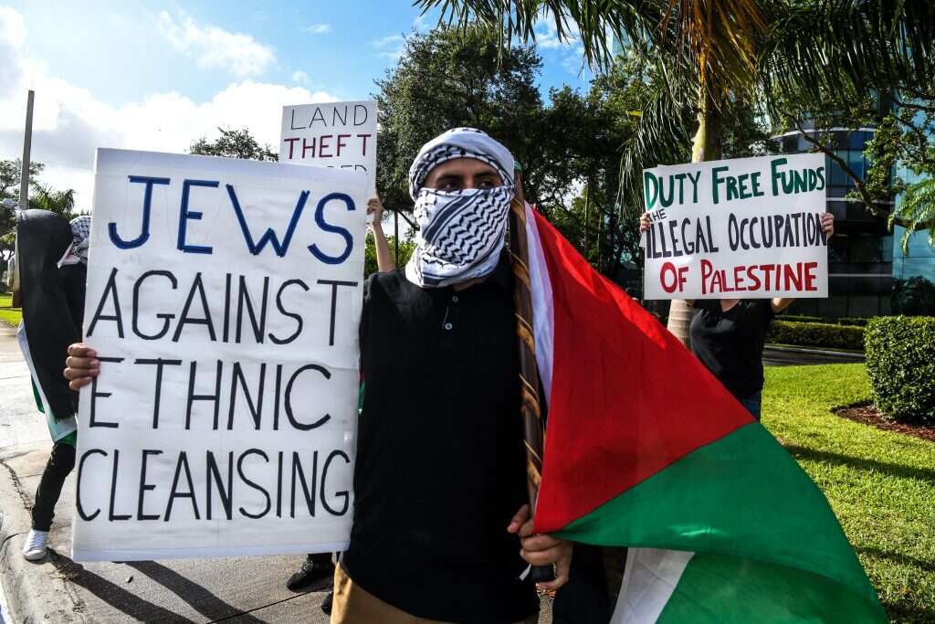 לא יודעים לציין מקרה בו אירע טבח שליהודים בידי ערבים.מפגינים יהודים פרו־פלסטיניים בארה"ב. | AFP