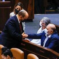 בנט ועבאס במליאת הכנסת. | אוליבייה פיטוסי, פלאש 90