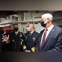 שר הביטחון בני גנץ יחד עם מפקד הצי החמישי האמריקני בבחריין. | אריאל חרמוני, משרד הביטחון