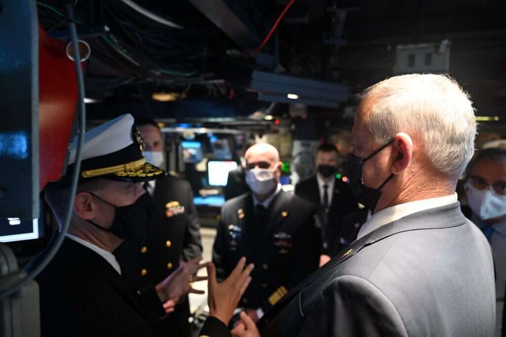 ביקור גנץ בבחריין. | אריאל חרמוני, משרד הביטחון