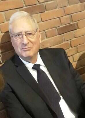 כריסטופר בראונינג. | Harvey Kneeslappe