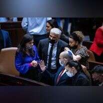 שרת הפנים איילת שקד ושר החוץ יאיר לפיד עם בכירים בקואליציה בדיון על חוק האזרחות. | יונתן זינדל/פלאש90