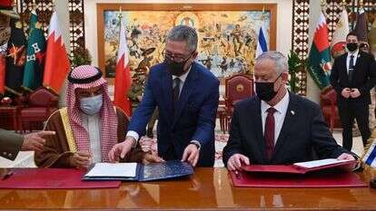 גנץ עם ראש הממשלה ויורש העצר סלמאן בן־חמד. | אריאל חרמוני- משרד הביטחון