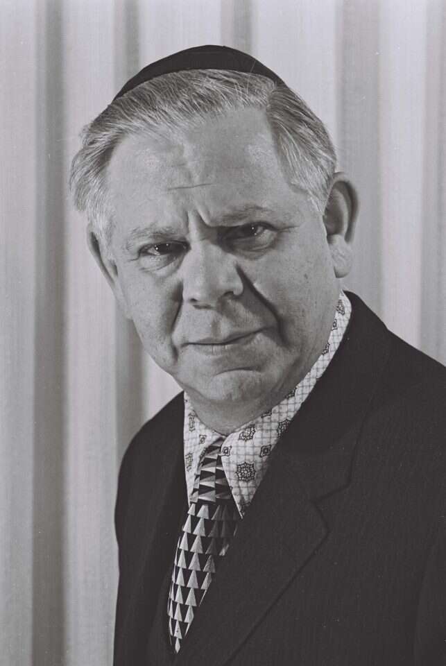 יצחק רפאל. | סהר יעקב, לע"מ יצחק רפאל. | סהר יעקב, לע"מ