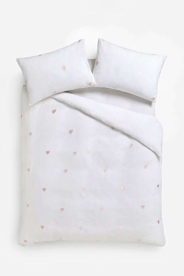 סט - ציפה וציפיות עם רקמה. להשיג בנקסט. 129 ש"ח. | יחצ