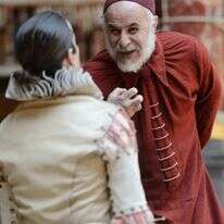 ב"זמר מפוחית" אפשר לשמוע את אנטוניו מ"הסוחר מוונציה". שחקני הבימה בהצגה "הסוחר מוונציה" בתיאטרון גלוב בלונדון, 2012. | AFP