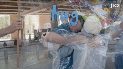 נלי גרוסגאט ונכדתה רחל הדס. | גיל אליהו, ג'יני