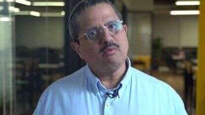 רוני אלשיך מגיב. | מסך מתוך הסרטון