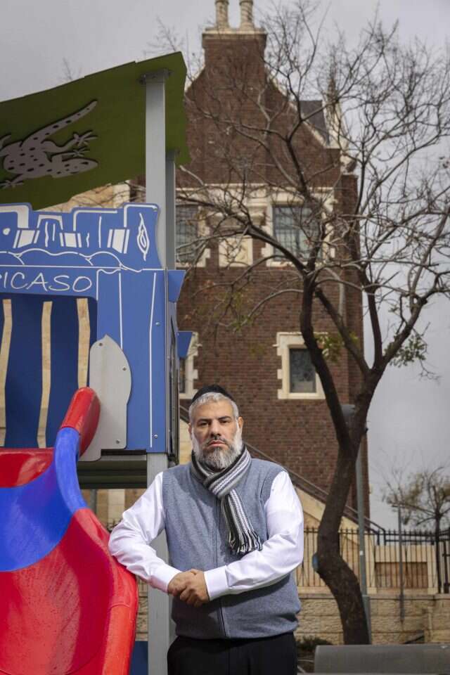 "עד היום אני בפחדים, מסתכל אחורה ברחוב. יש לי דפיקות לב מכל מכתב שאני מקבל, אפילו מכתבי תודה. אני סוחב איתי פצע שלא יכול להגליד". מעודה. | אוליבייה פיטוסי, פלאש 90