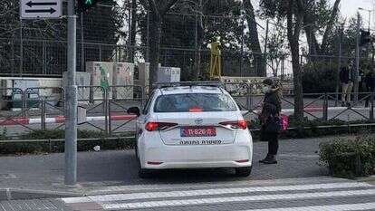 ניידת המשטרה ליד שערי צדק, השבוע. | שלום ירושלמי