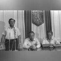 קולק (משמאל) עם ראש הממשלה יצחק רבין (במרכז) ושר המשפטים חיים צדוק 1974. | סער יעקב, לע"מ