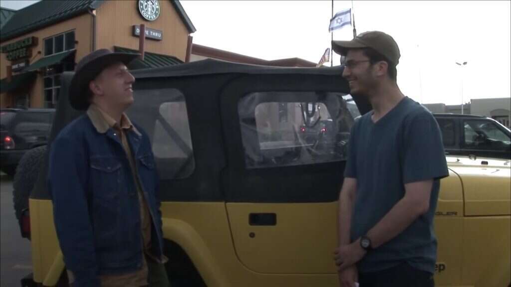 מתוך הסרט "שומרים על הגחלת". | מסך מתוך הסרט "שומרים על הגחלת". | מסך