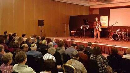 ליאור קמינצקי בכנס "לימוד" באנגליה, הפונה ליהודים מכל הזרמים. | באדיבות משפחת קמינצקי ליאור קמינצקי בכנס "לימוד" באנגליה, הפונה ליהודים מכל הזרמים. | באדיבות משפחת קמינצקי