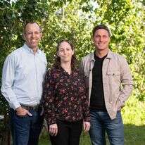 "לא יכול להיות שאנשים שסובלים ימשיכו ללכת לרופאים ולשמוע שאין מה לעשות". מייסדי נוירוטריגר שחר פז, מיכל מרקס ואסף דויטש. | שריה דיאמנט